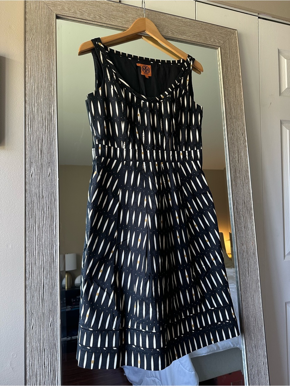 Tory Burch White And Black Patterned Sleeveless Midi Dress Size 6 Medium